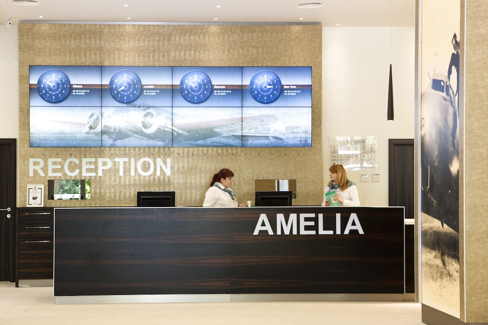 AMELIA HOTEL 8/45