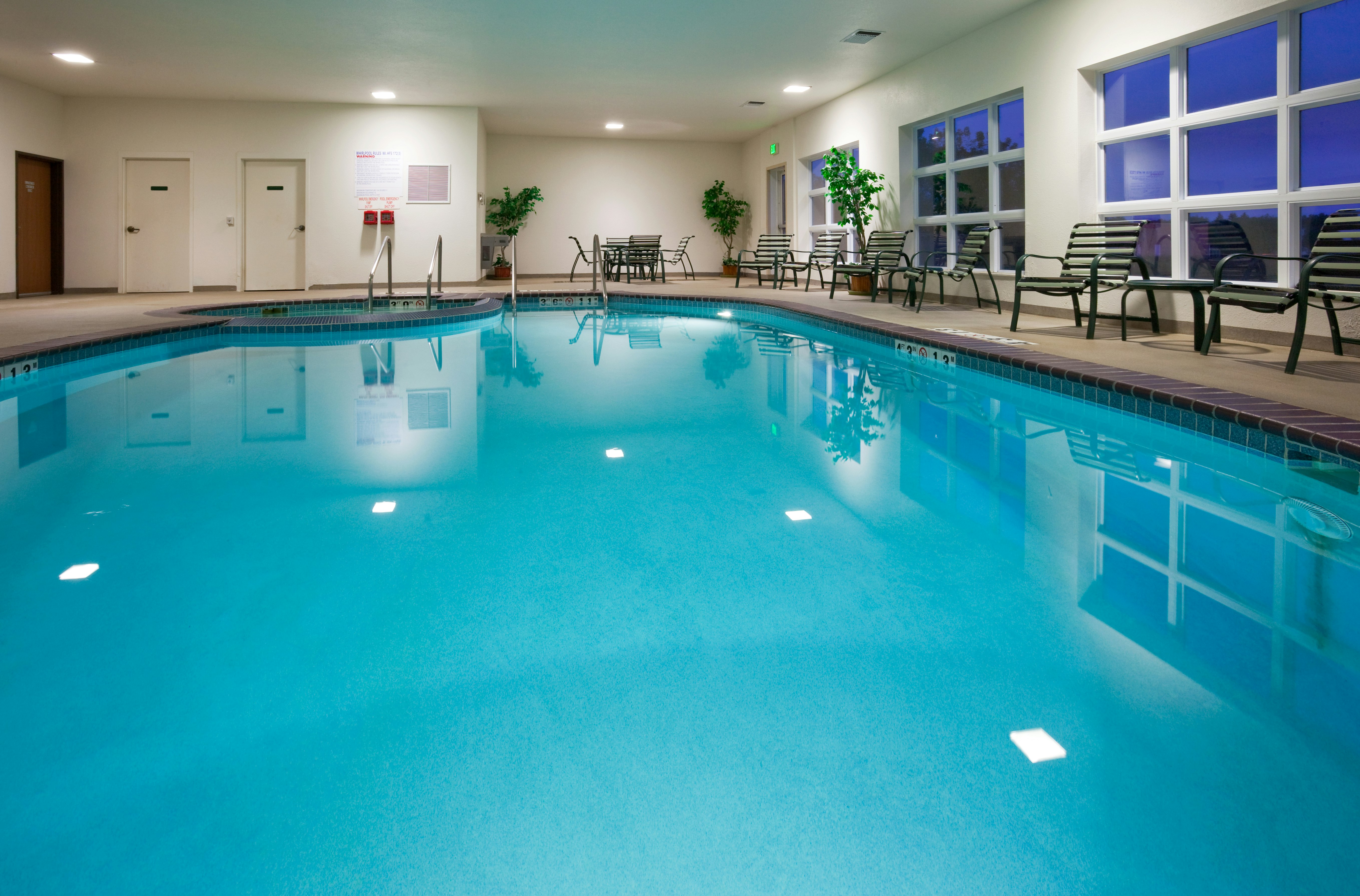 Holiday Inn Express Hotel Suites Stevens Point 32/57