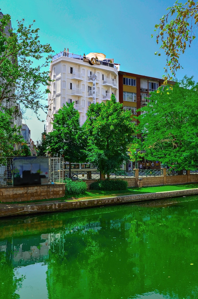 Ada Life Hotel 52/56