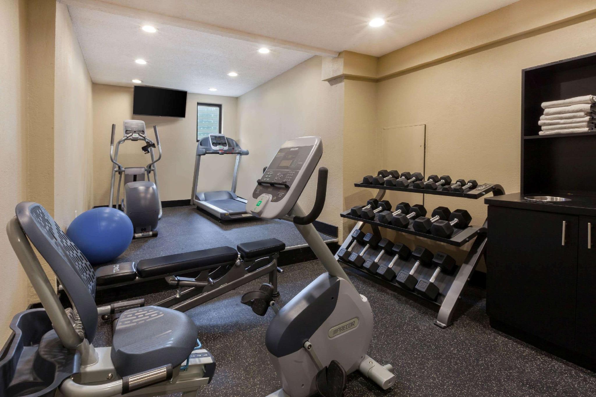 Hawthorn Suites by Wyndham Detroit Southfield 8/19