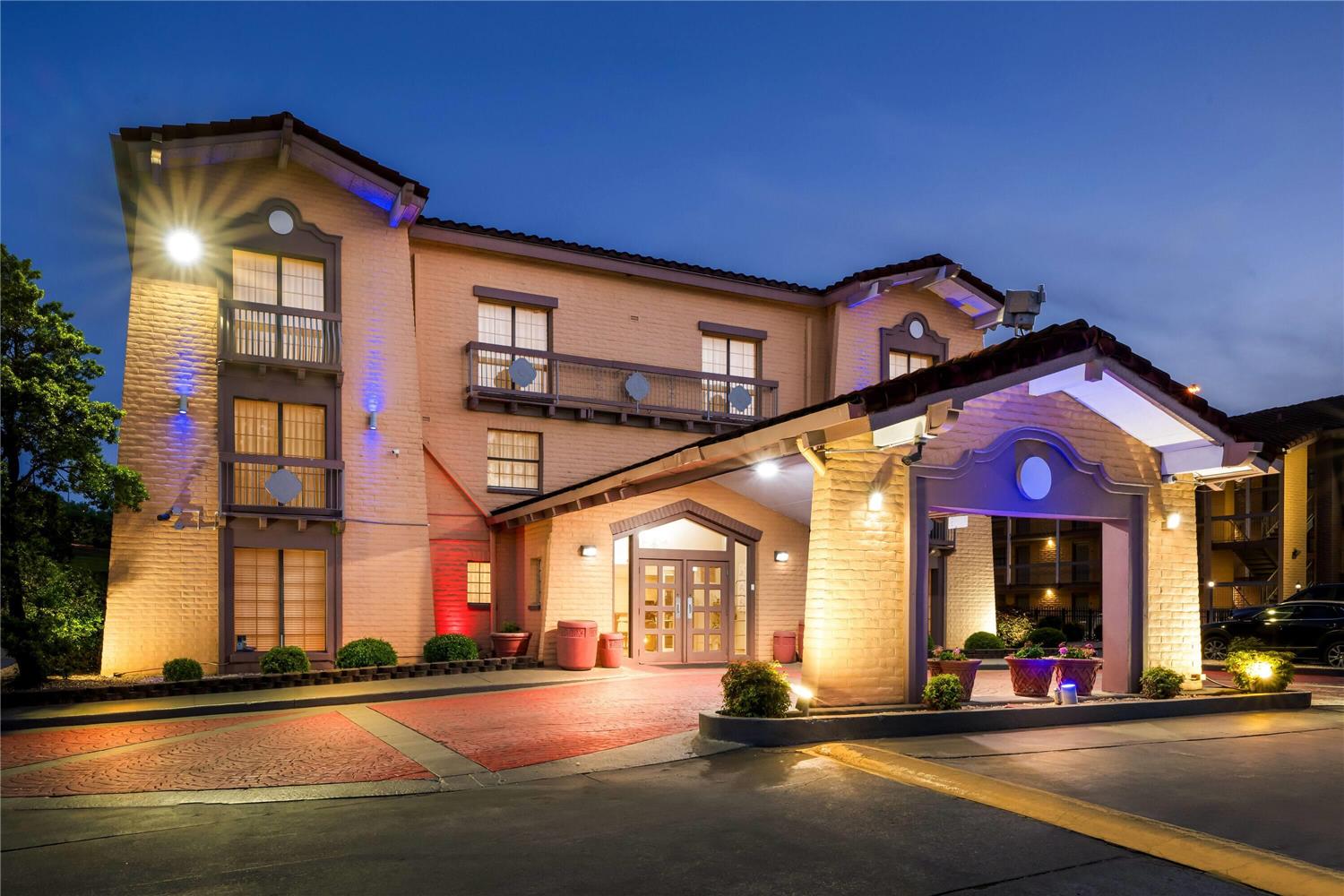 Days Inn By Wyndham Birmingham/West 4/32