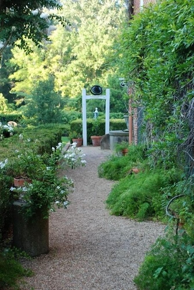 Monmouth Historic Inns And Gardens 61/72