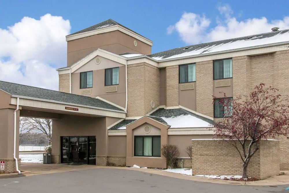 Baymont By Wyndham Flat Rock 3/49