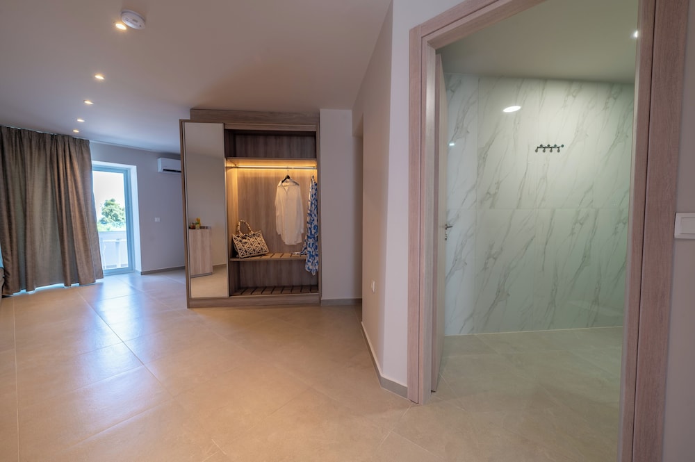 Kriopigi Hotel 78/104