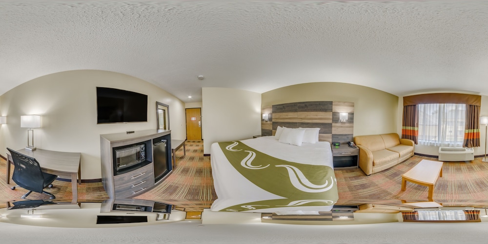 AmericInn by Wyndham Fort Atkinson 30/37