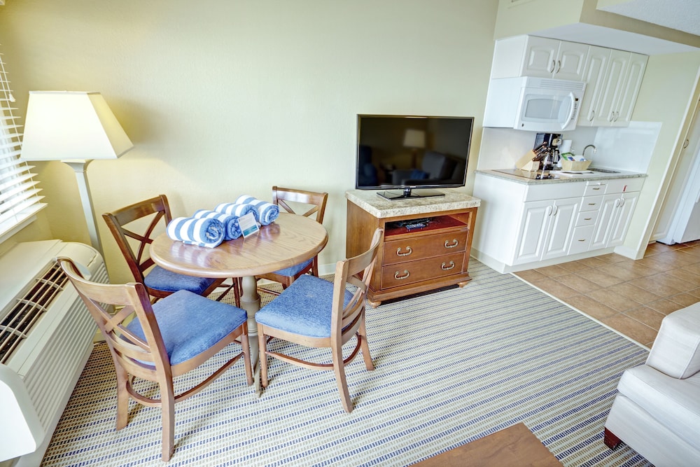 Club Wyndham Inn on Long Wharf 45/64