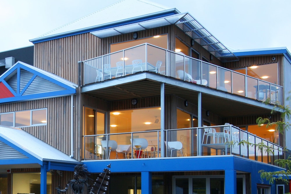 THE ISLAND ACCOMMODATION 2/69