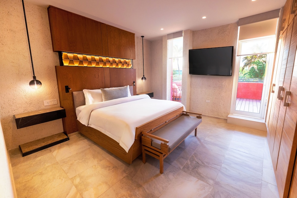 2 Bedrooms, Diamond Club, Chairman, Suite, Ocean View, Private Pool
