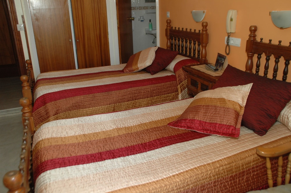 Hostal Ramón Y Cajal 31/50