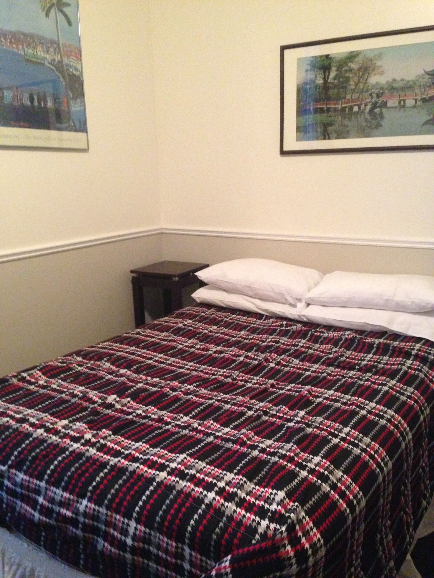 BASIC, DOUBLE OR TWIN BED, SHARED BATHROOM