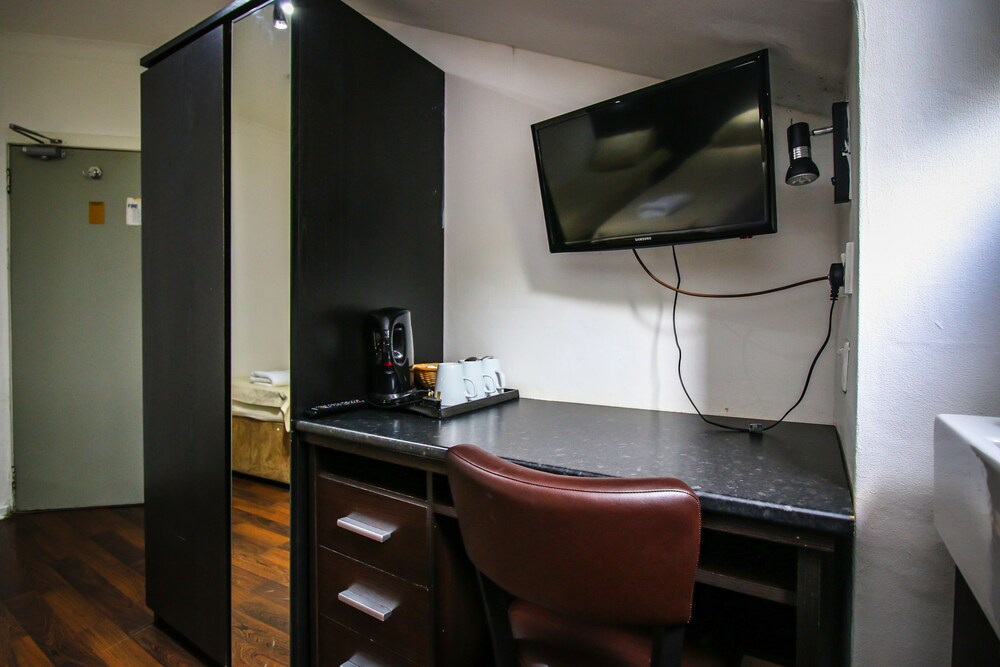 Charing Cross Guest House 52/62