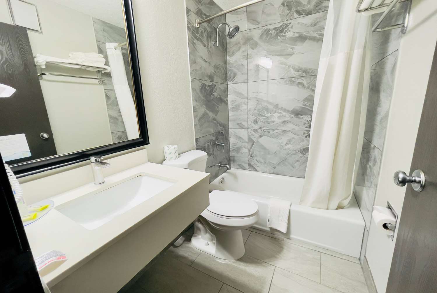 Super 8 By Wyndham Shakopee 28/29