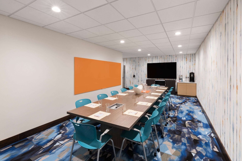 Hawthorn Suites by Wyndham Kingwood/Houston 20/30