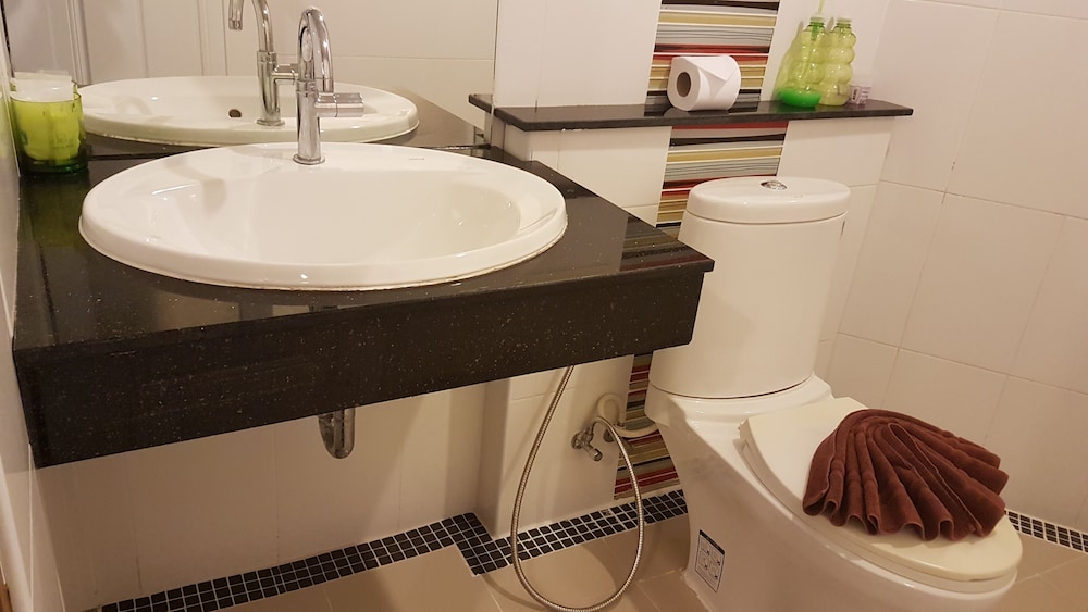 Green Harbor Hotel And Service Apartment 65/67