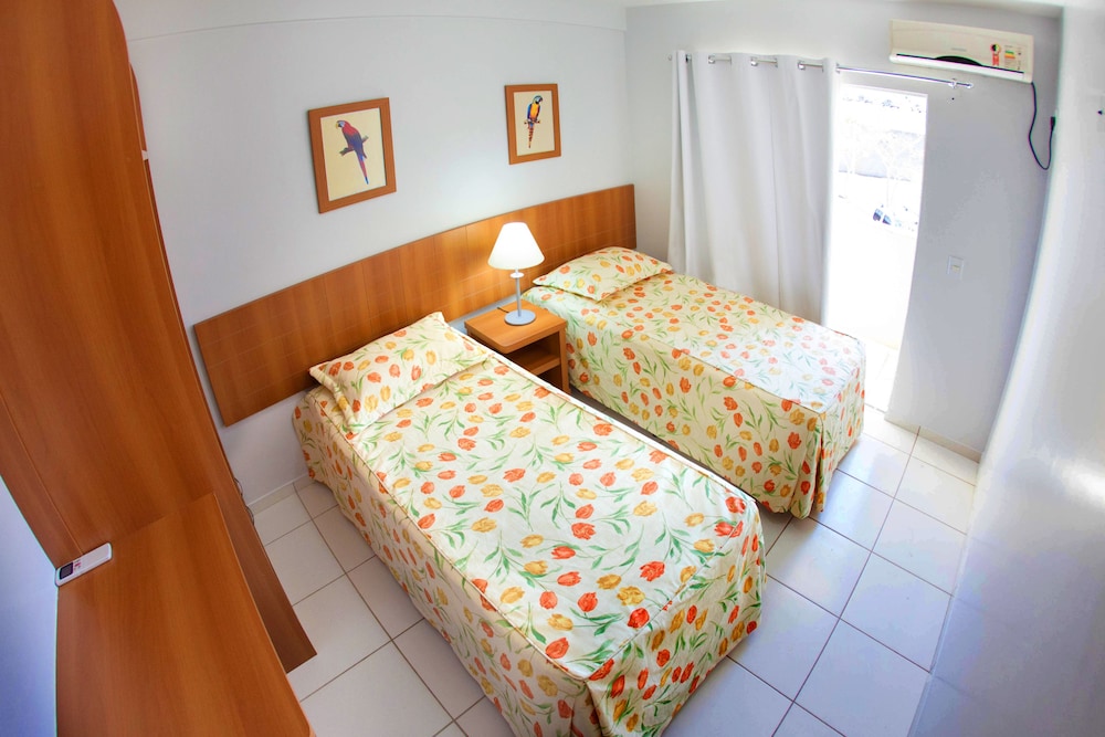ROOM, SINGLE