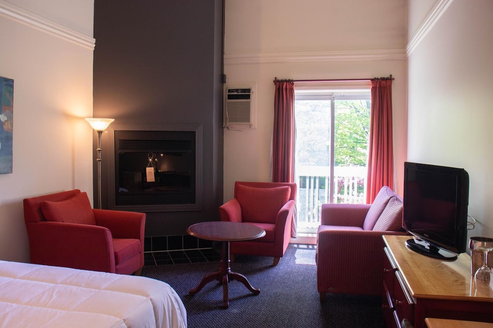 Auberge La Camarine 28/50