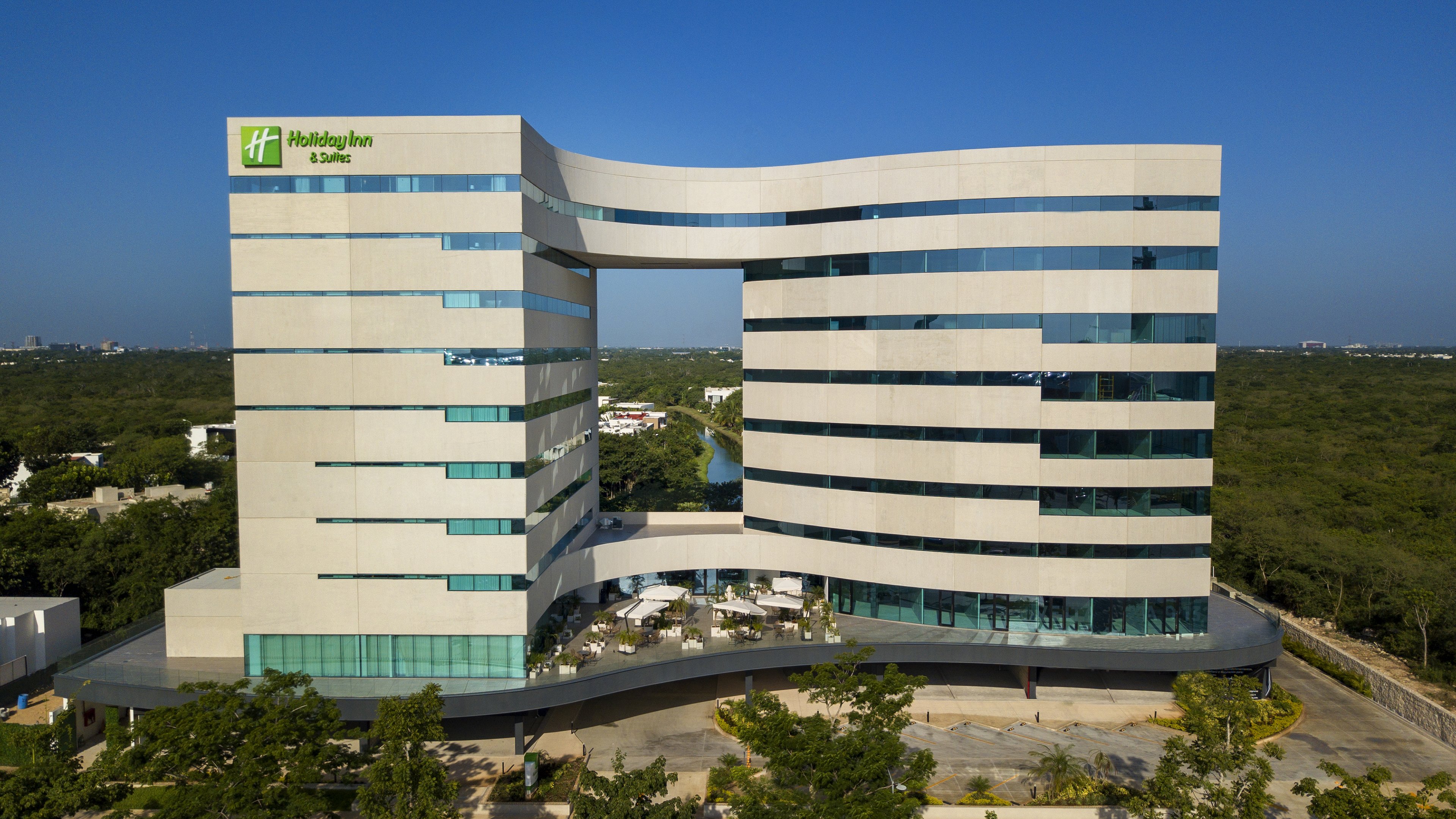Holiday Inn and Suites Merida La Isla 4/34