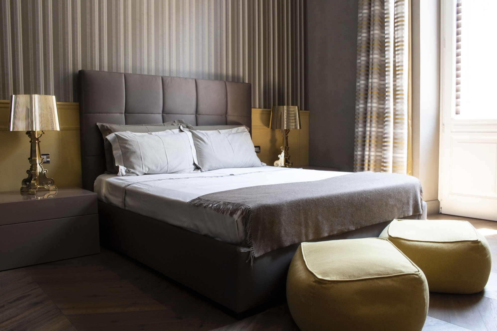 Gold, Deluxe, Queen Bed