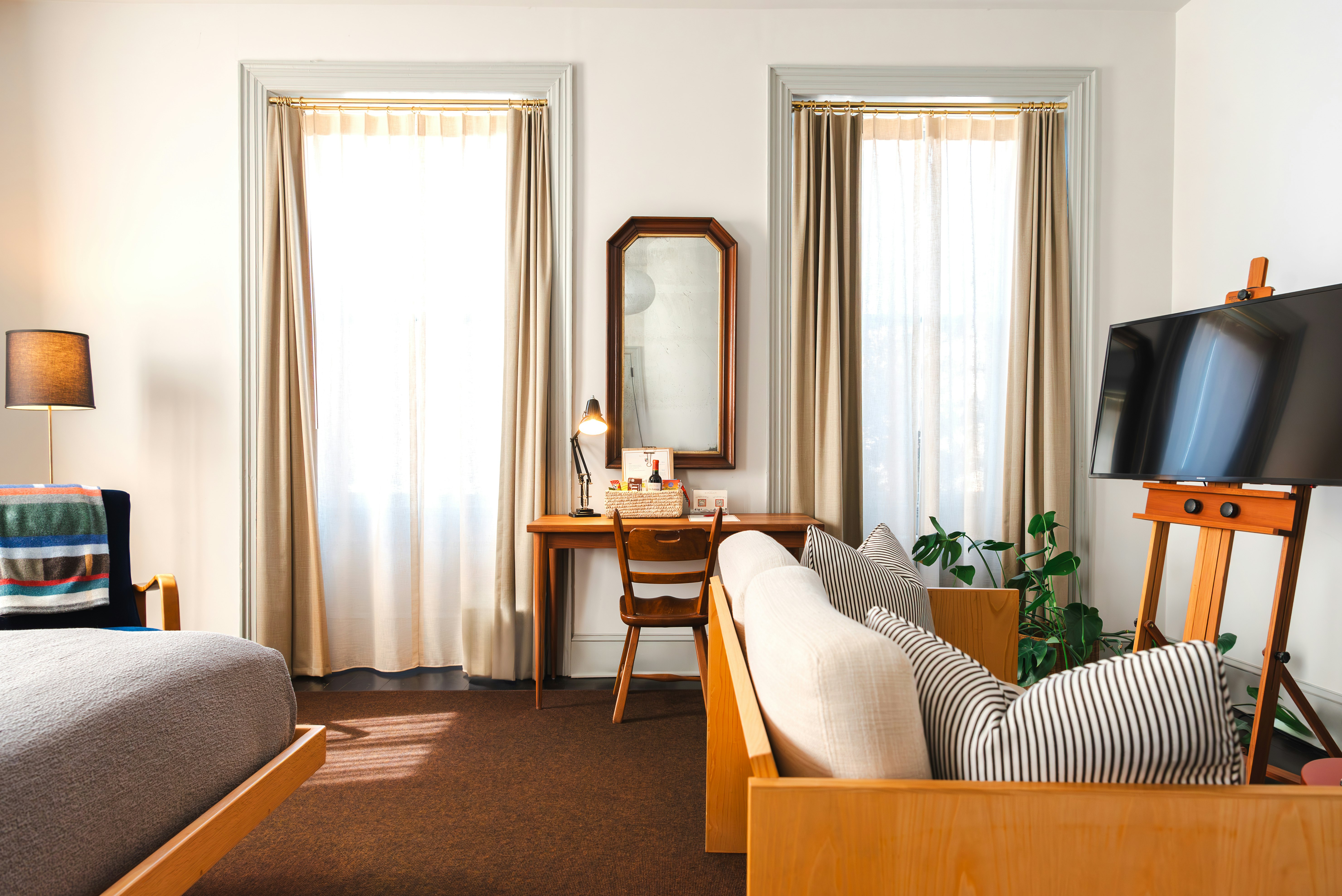 HOTEL KINSLEY 34/44