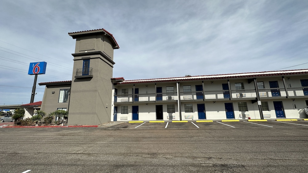 Motel6 Beaumont, TX 55/61