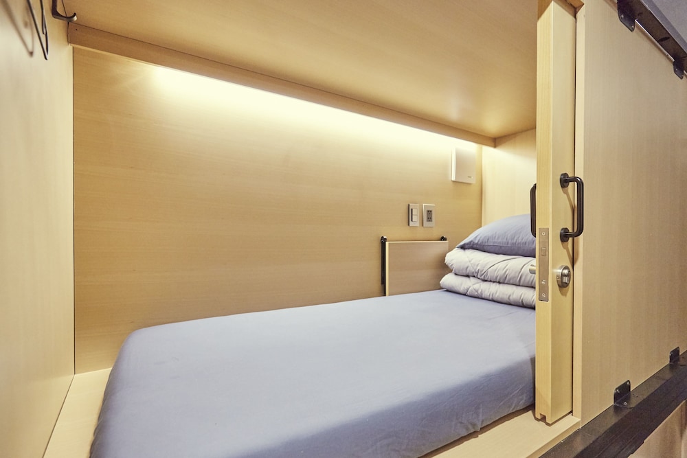 Female Dorm, Female Only, Basic