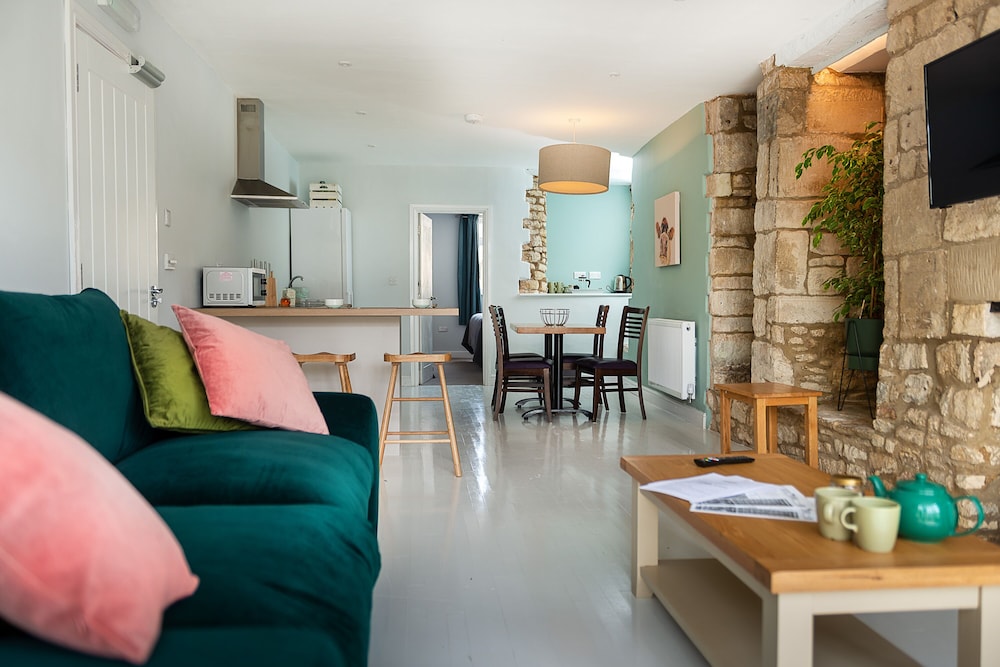 Wild Garlic Restaurant Rooms 26/37
