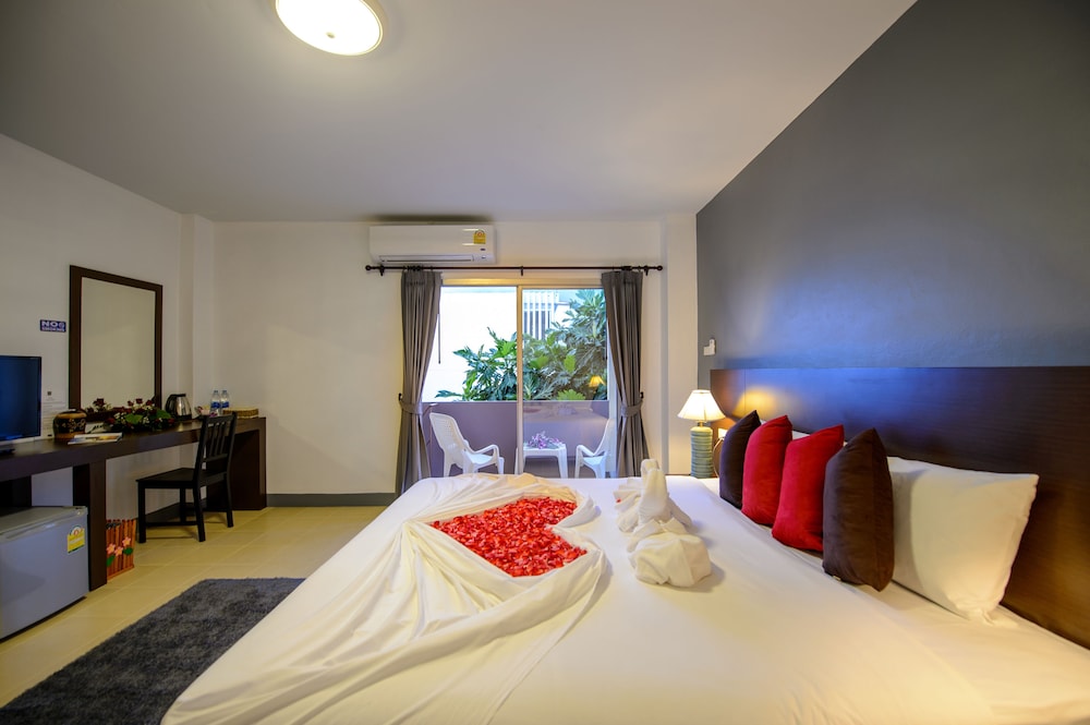 DELUXE, DOUBLE BED