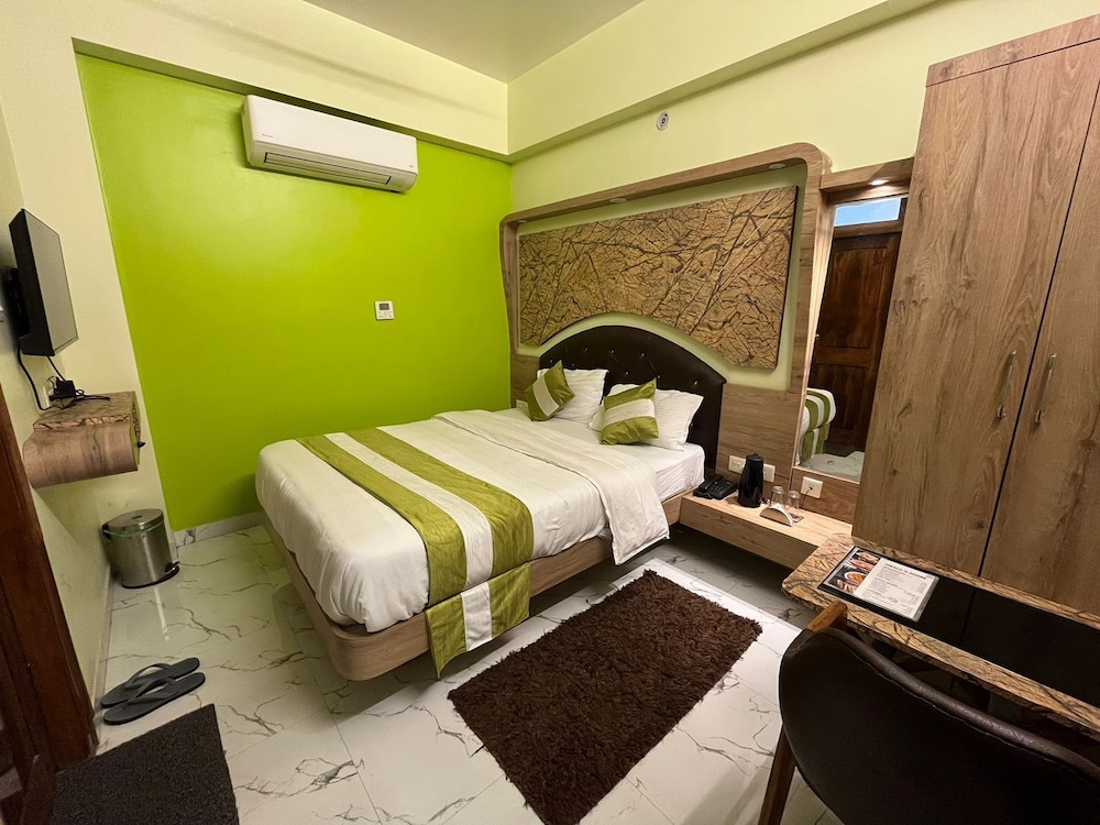 Hotel Prabhat 14/50