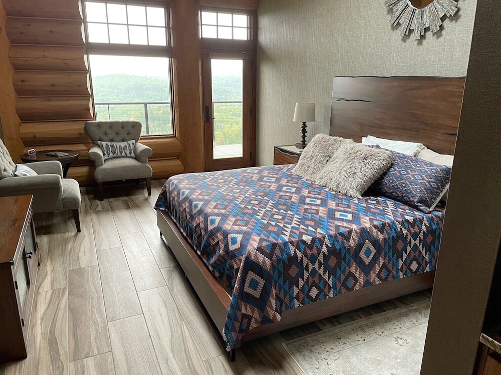 Prince, Lodge, Suite, King Bed