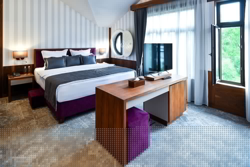 HERITAGE HOTEL KRONE 36/77