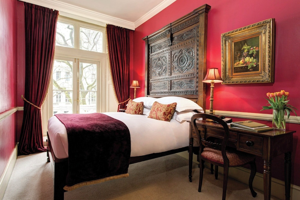 COZY, DOUBLE BED