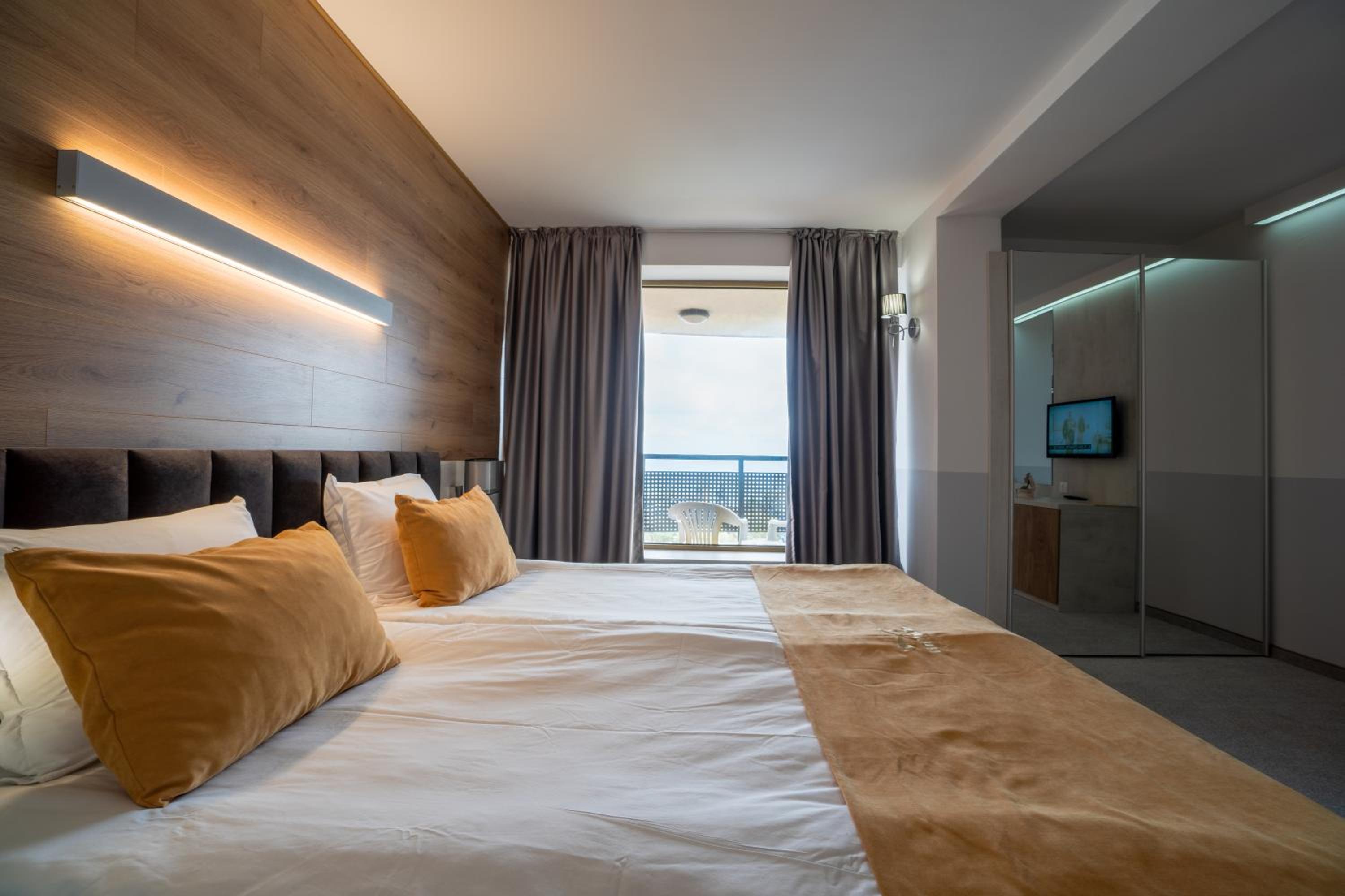 Standard, Double or Twin Bed, Sea View