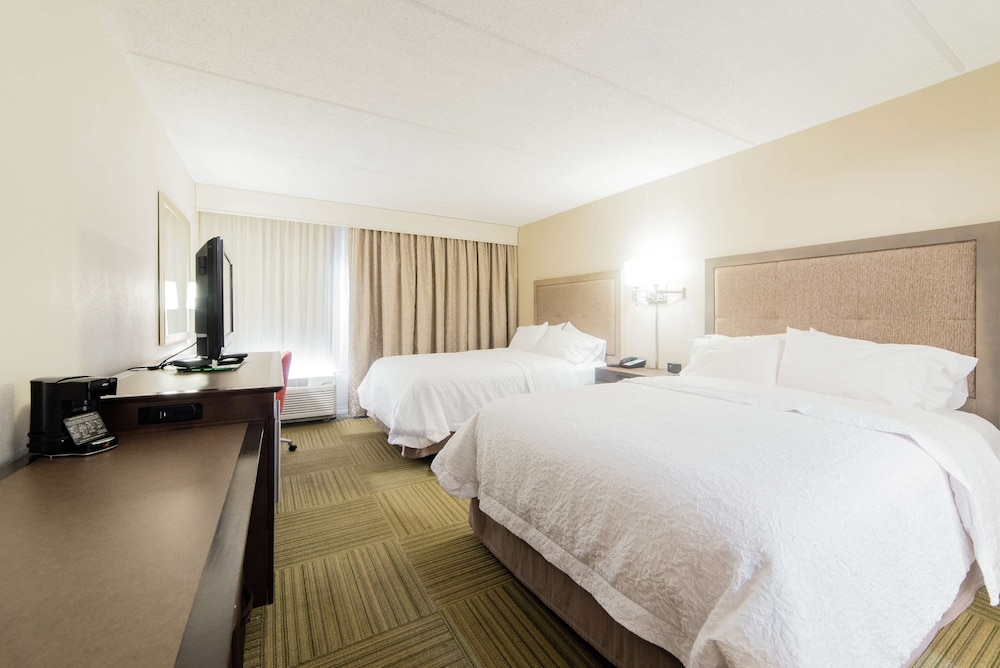 Hampton Inn Caryville-I-75/Cove Lake-State Park 15/84