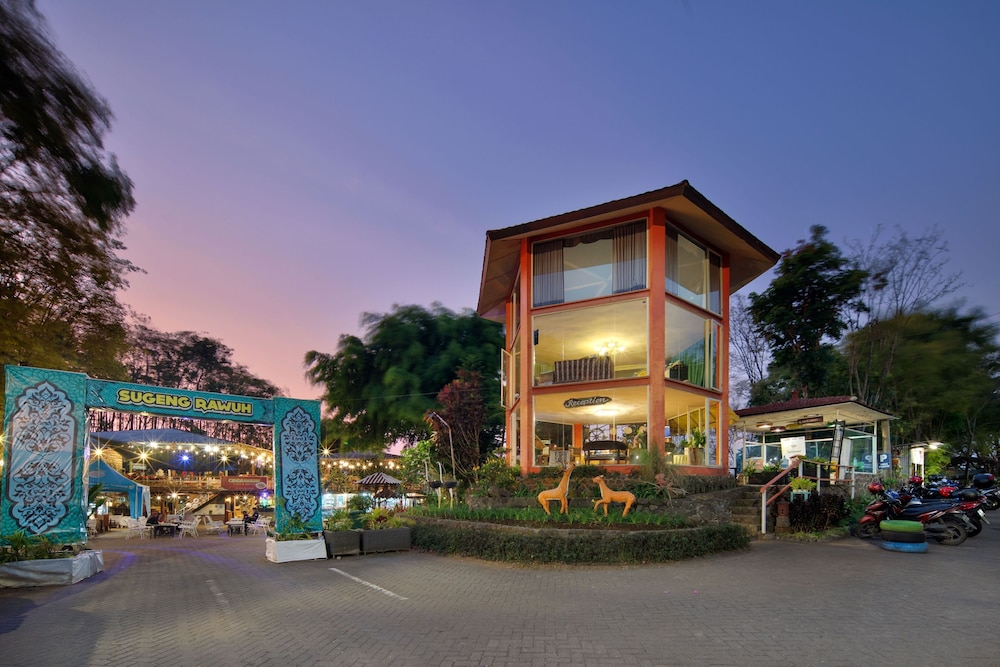 Royal Caravan Hotel and Outbond 2/58