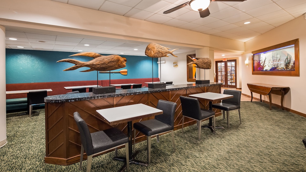 Airport Honolulu Hotel, Trademark Collection by Wyndham 49/63