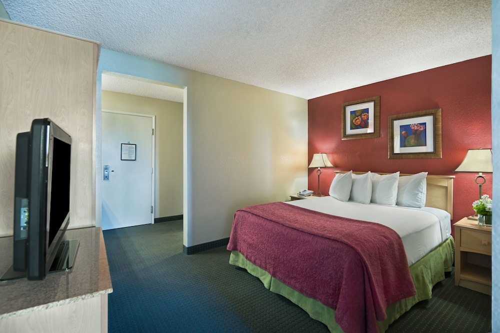 Oxnard Inn Lancaster, CA 21/59