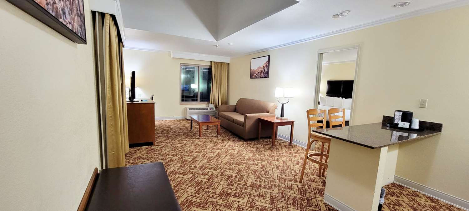 Best Western Plus Northwoods Inn 64/80