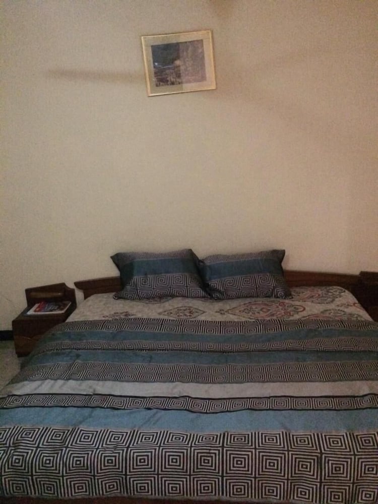 Inn-Syde Guest House 16/18