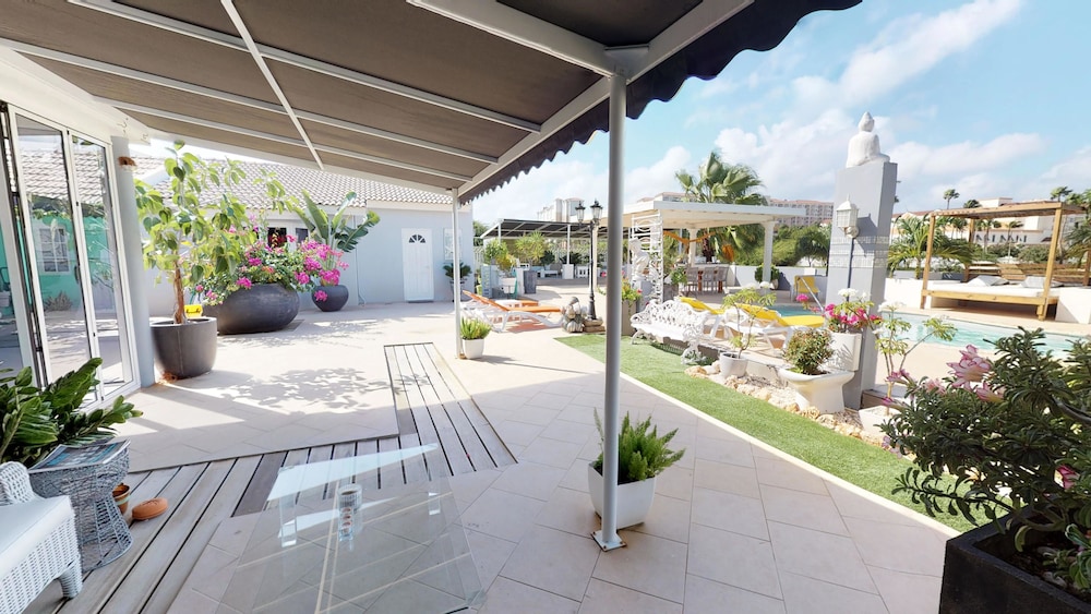 Modern Hotel Aruba 40/50