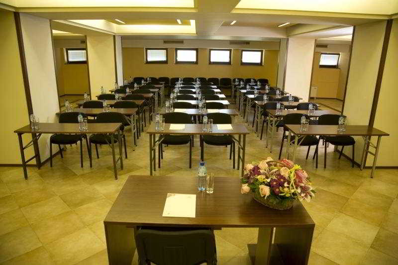 Yantra Grand Hotel 47/57
