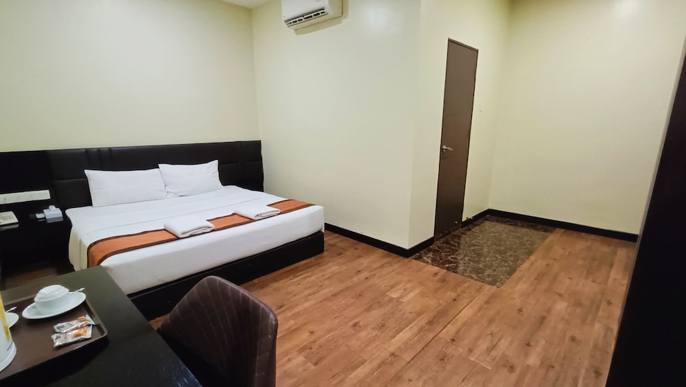 Super, Deluxe, King Bed 4/7