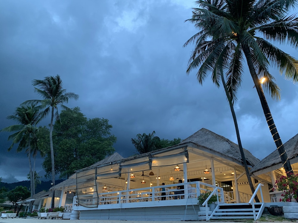 Sand Sea Beach Resort in KOH SAMUI