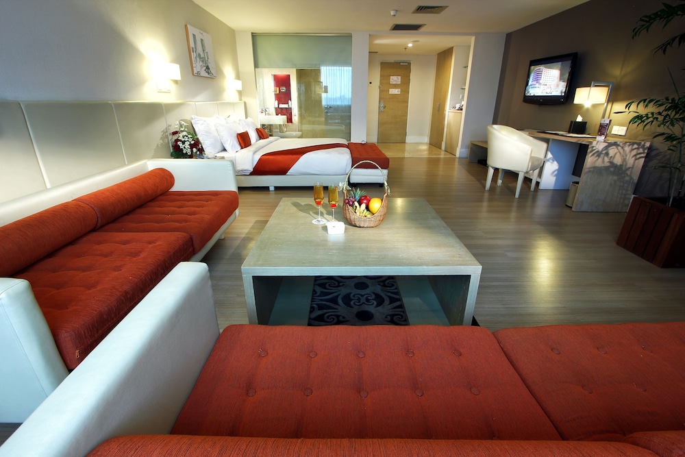 Grand Jatra Hotel 45/70