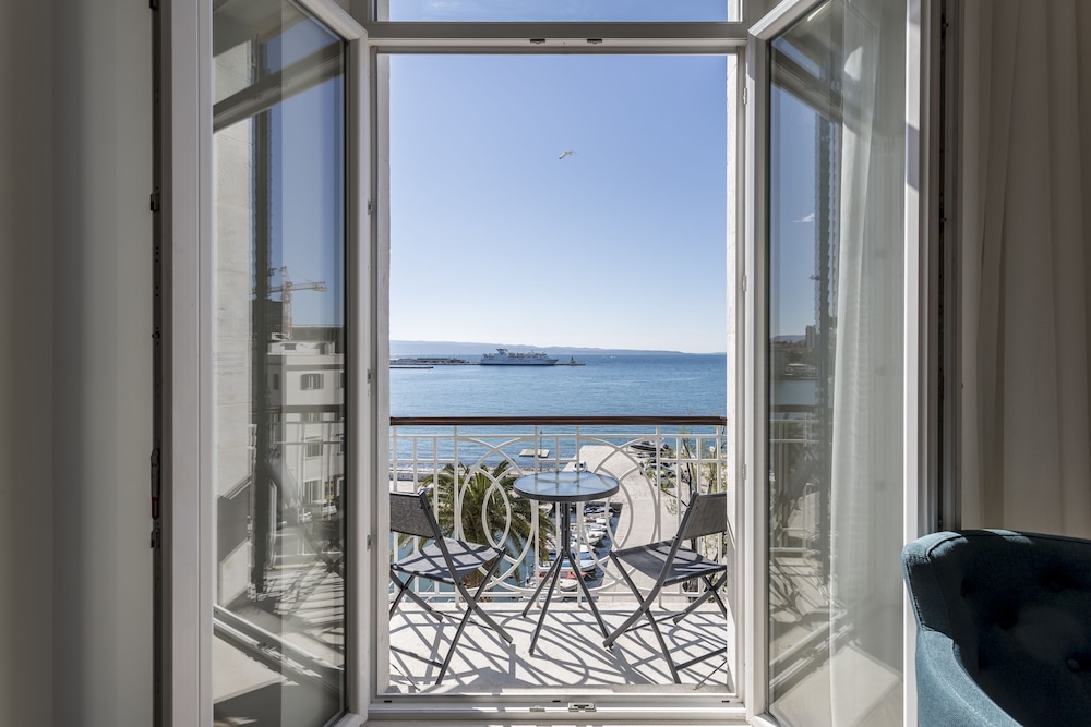 Seaview Luxury Retreat 32/42