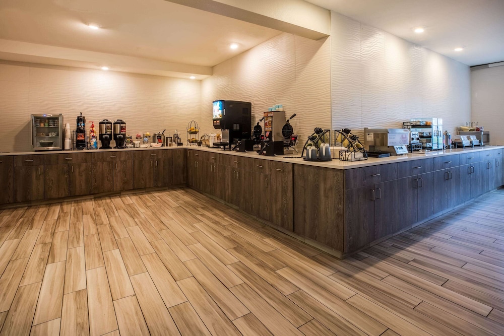 La Quinta Inn Suites By Wyndham Newport 5/40
