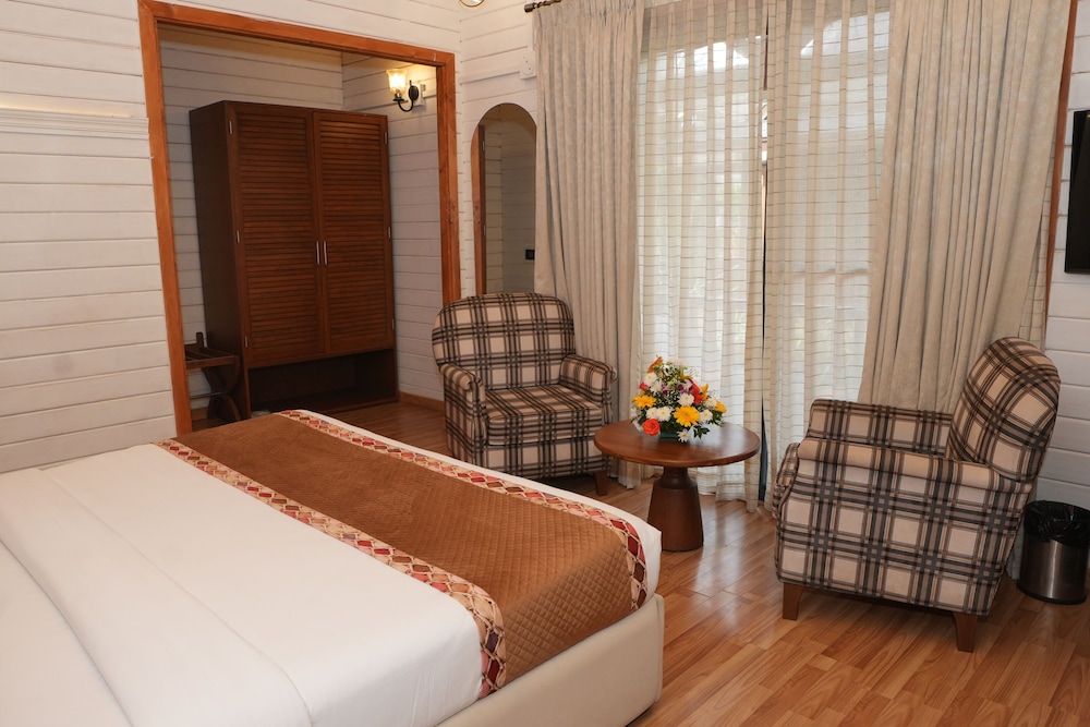 Foxoso Aaristo Baga Beach Resort 17/48