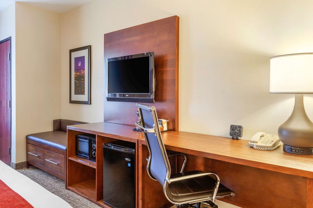 Comfort Suites Glendale State Farm Stadium Area 38/45
