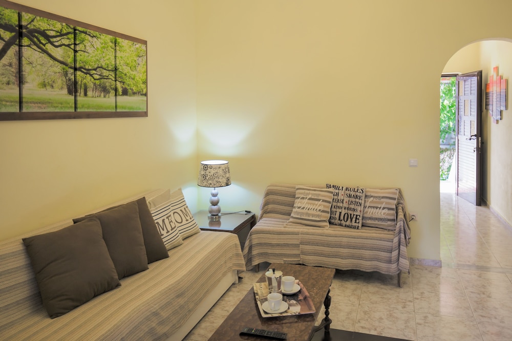 Spiti Propokis by Holidays in Dassia 24/50