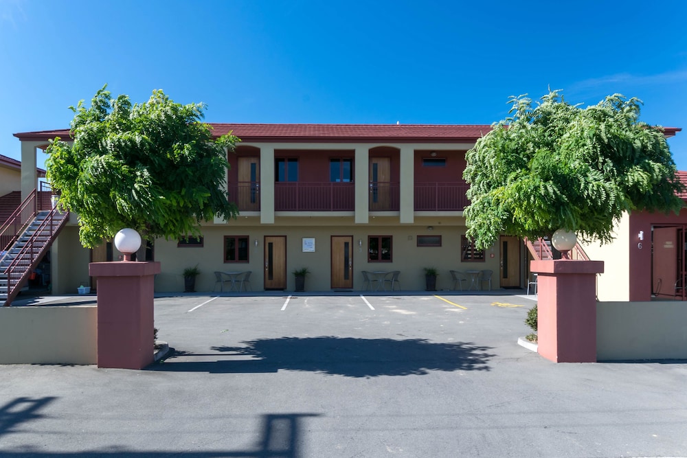 Blenheim Spa Motor Lodge 43/47