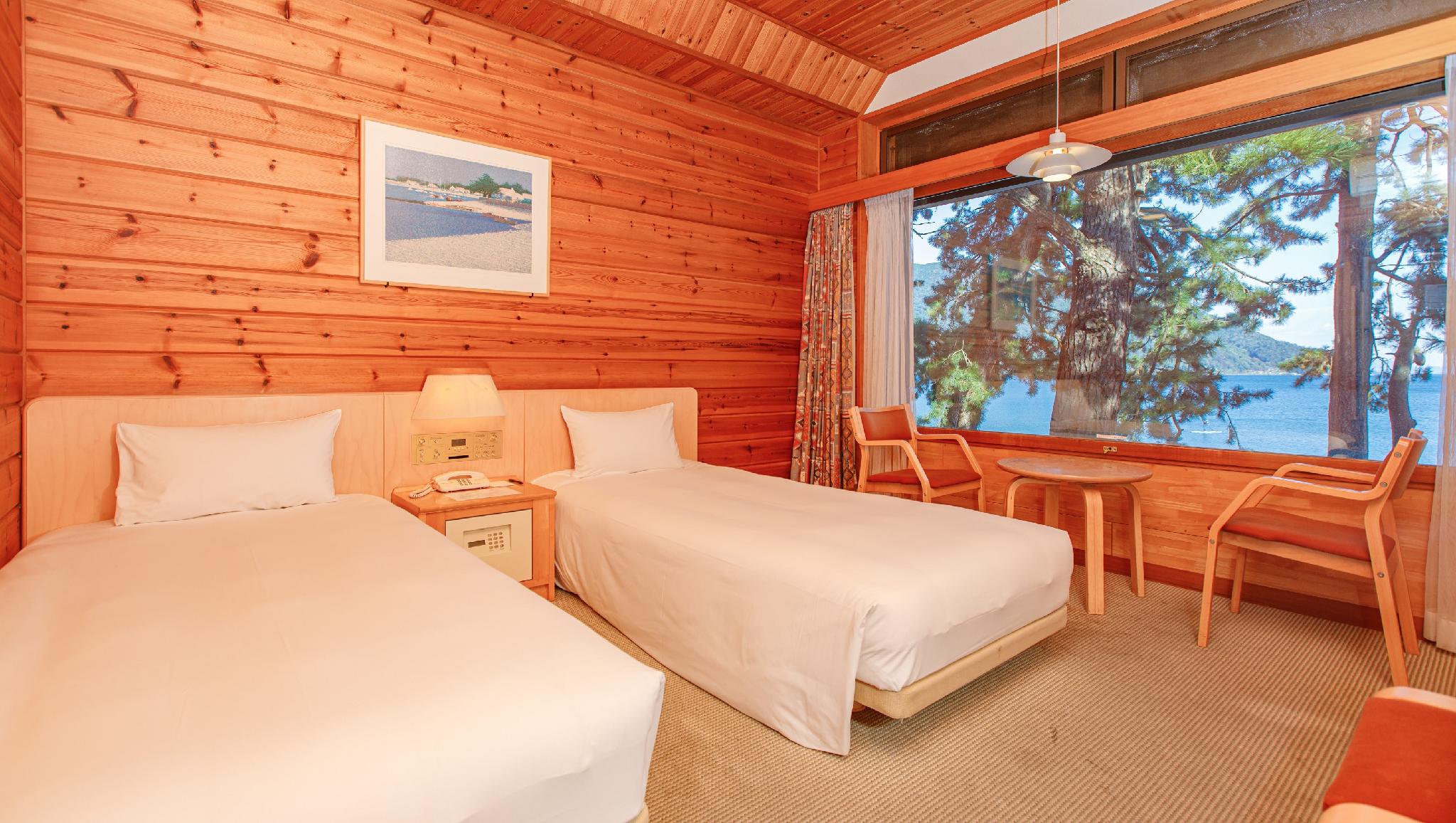 Room, Twin Beds, Side Lake View, Lake View